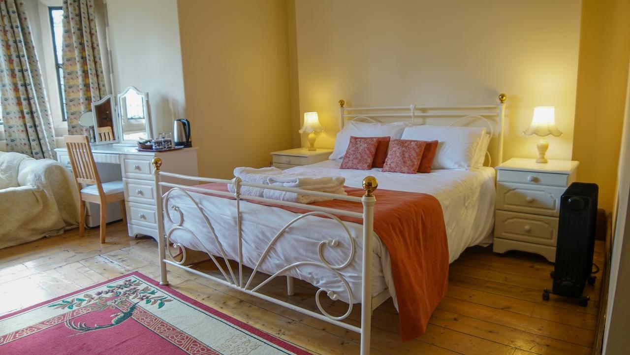 Cleeve House Bed and Breakfast Melksham Esterno foto