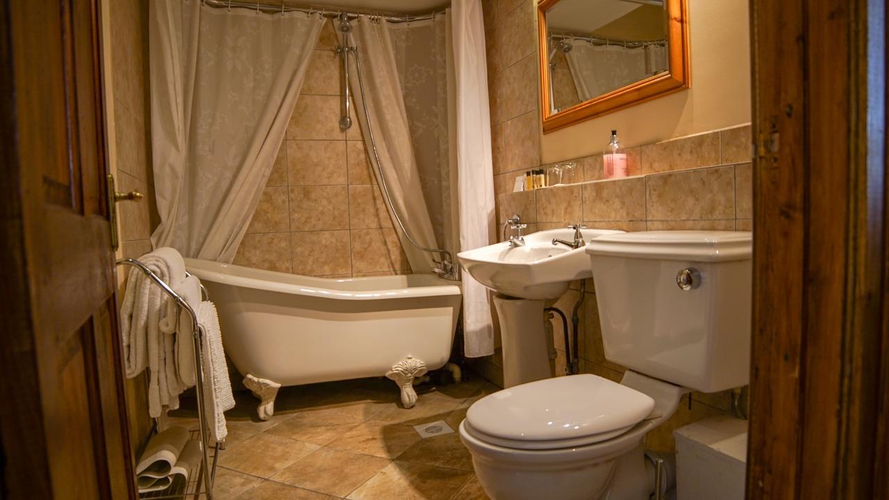 Cleeve House Bed and Breakfast Melksham Esterno foto