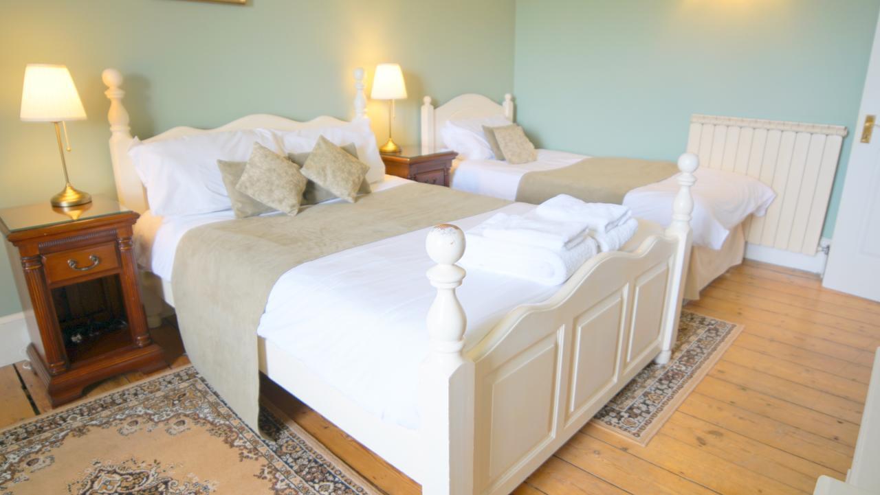 Cleeve House Bed and Breakfast Melksham Esterno foto