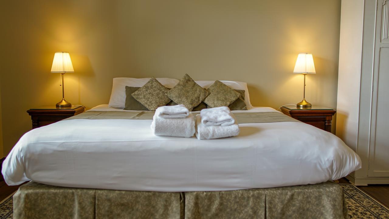 Cleeve House Bed and Breakfast Melksham Esterno foto