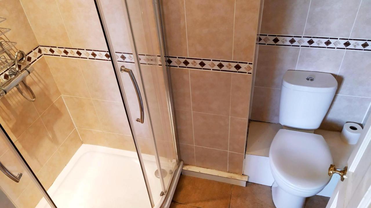 Cleeve House Bed and Breakfast Melksham Esterno foto